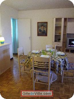 Self Catering Vacation Rental Oullins 4